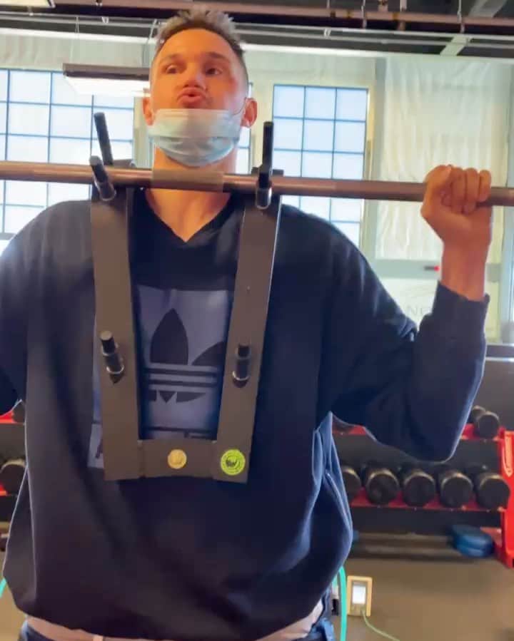 ダニーロ・ガリナリのインスタグラム：「🛸🤣 @nasa training center or @steve13hess ‘s gym?? I’m of course with my super-tech trainer! #GettingReady」