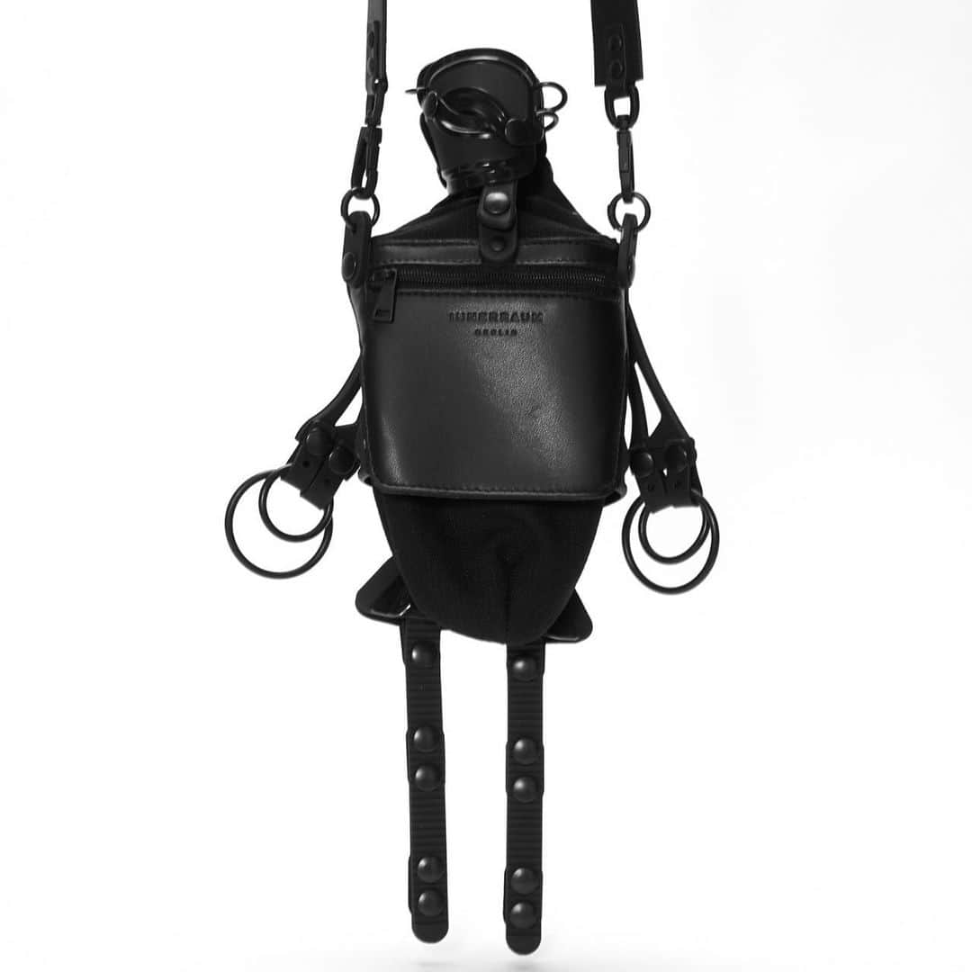 エルエヌシーシーのインスタグラム：「From the magical minds of artist Livio Graziottin and anthropologist Sergio Eusebi, Innerraum presents a new vision of luxury translated into single sculptural objects. Crafted from canvas and featuring a rubberised armoured shell, the Robot Fun Crossbody is such an object. @innerraum」