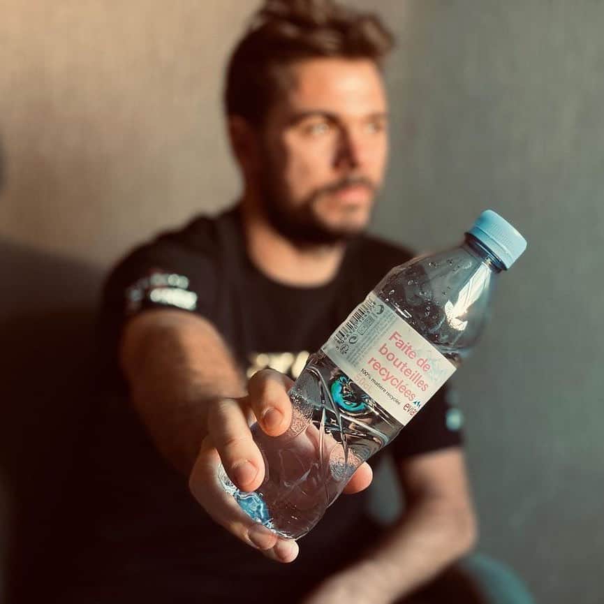 evianのインスタグラム：「The natural mineral water you know, the bottle you may not. Our latest bottle range is made from 100% recycled material*, still 100% recyclable. In a nutshell: bottles made from bottles. 💧  Big thanks to our ambassador, @stanwawrinka85 for the 📸!  Available in France, Belgium, Germany, Switzerland and the United Kingdom. Learn more on evian.com. ​  *excluding cap and label  #evian #evianwater #positivedrops #stayhydrated #bottlesmadefrombottles」