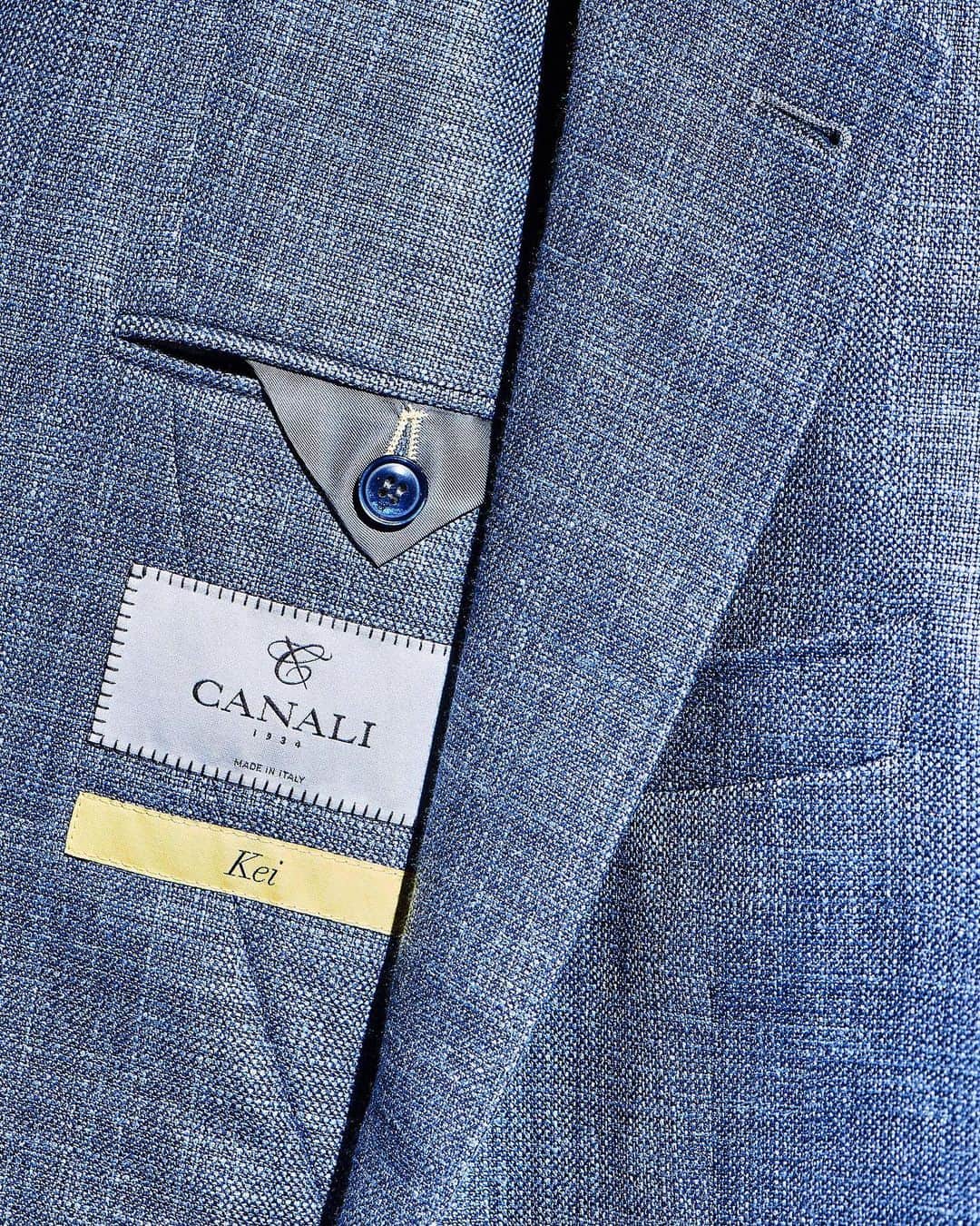 カナーリのインスタグラム：「Introduced in 2007, the KEI jacket was born. A garment that combines classic tailored construction with greater lightness, softness, and comfort.  Visit #CanaliAnthology to discover more milestones. Link in bio. #Canali1934 #MadeInItaly」