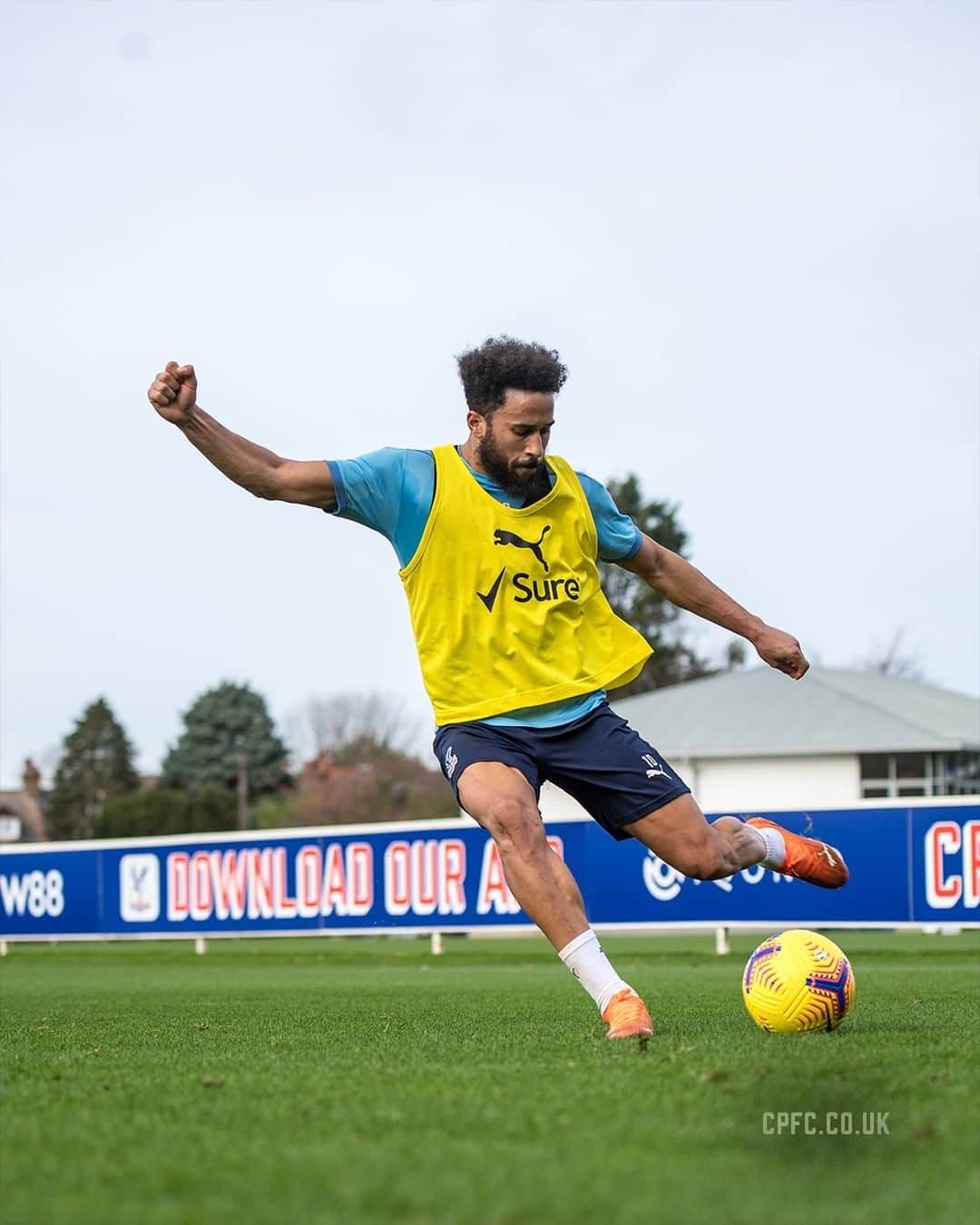 クリスタル・パレスFCさんのインスタグラム写真 - (クリスタル・パレスFCInstagram)「📬 Delivery from AT10.   #CPFC #PremierLeague #PL #Townsend」11月19日 1時55分 - cpfc