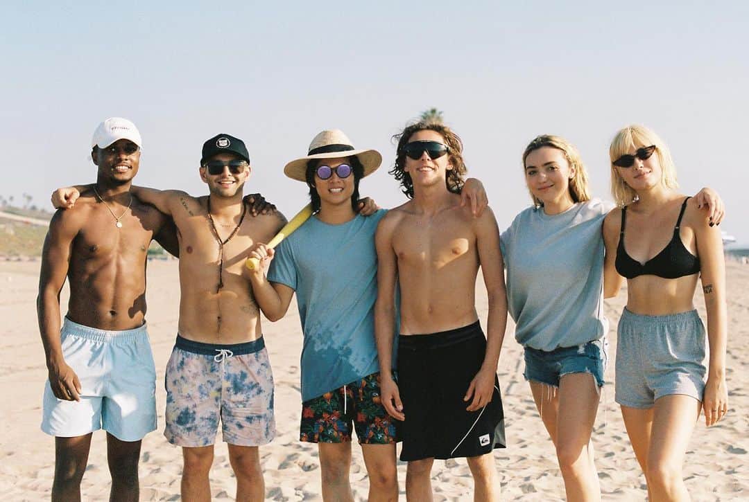 ジャック・グリフォーさんのインスタグラム写真 - (ジャック・グリフォーInstagram)「Friends who shoot movies on the beach without permits together stay together 😤🤟🏼🎥」11月19日 1時55分 - jackgriffo