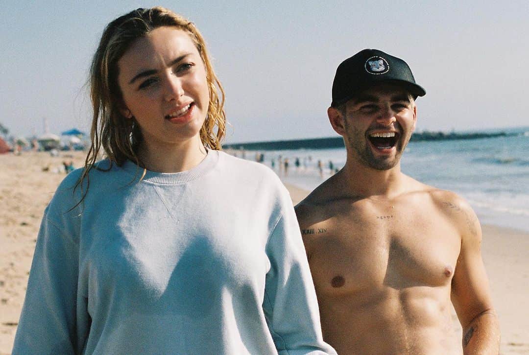 ジャック・グリフォーさんのインスタグラム写真 - (ジャック・グリフォーInstagram)「Friends who shoot movies on the beach without permits together stay together 😤🤟🏼🎥」11月19日 1時55分 - jackgriffo
