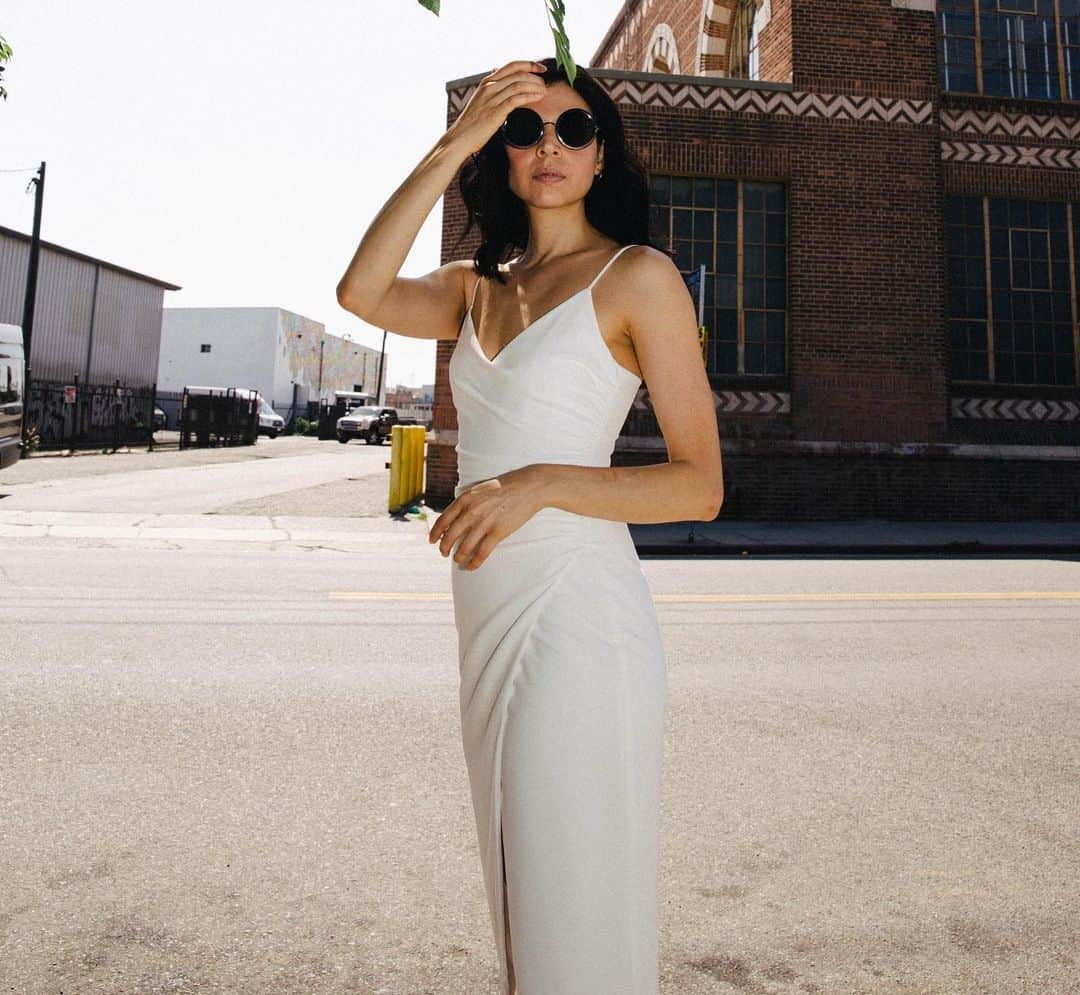 ブラックハローのインスタグラム：「Lookin' good in white all year round thanks to our Bowery Sheath 🤍 //#bhstyle」