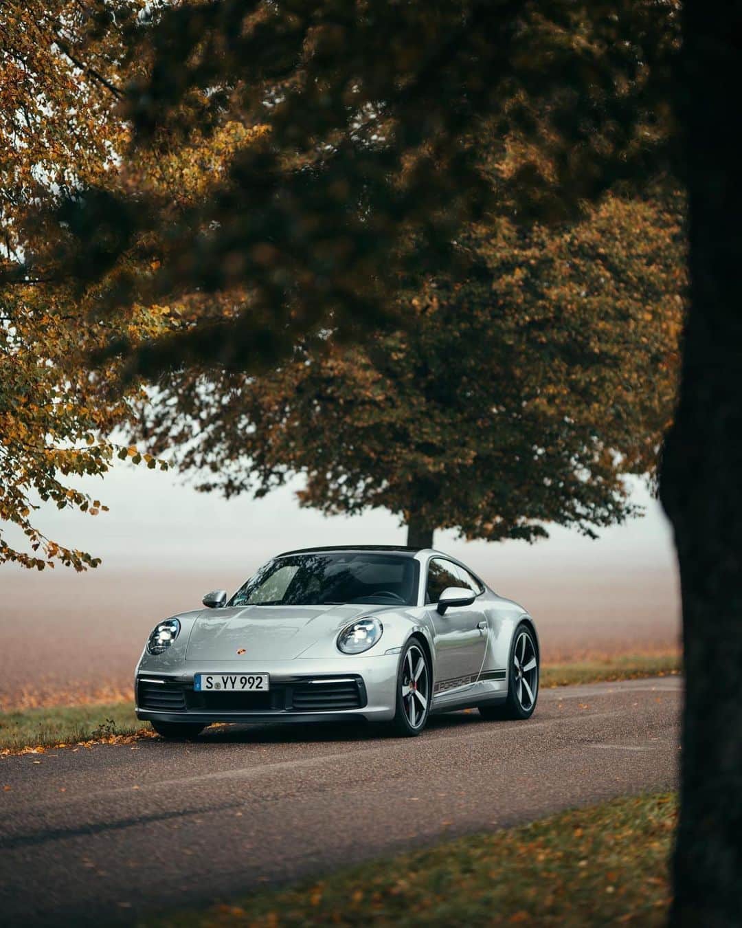 Porscheさんのインスタグラム写真 - (PorscheInstagram)「Autumn drives with autumn vibes. (📸@svenklittich) #Porsche #PorscheMoment  __ 911 Carrera S: Fuel consumption combined: 10,0 - 9,6 l/100 km; CO2 emissions combined: 227 - 220 g/km I https://porsche.click/DAT-Leitfaden I Status: 11/2020」11月19日 2時01分 - porsche