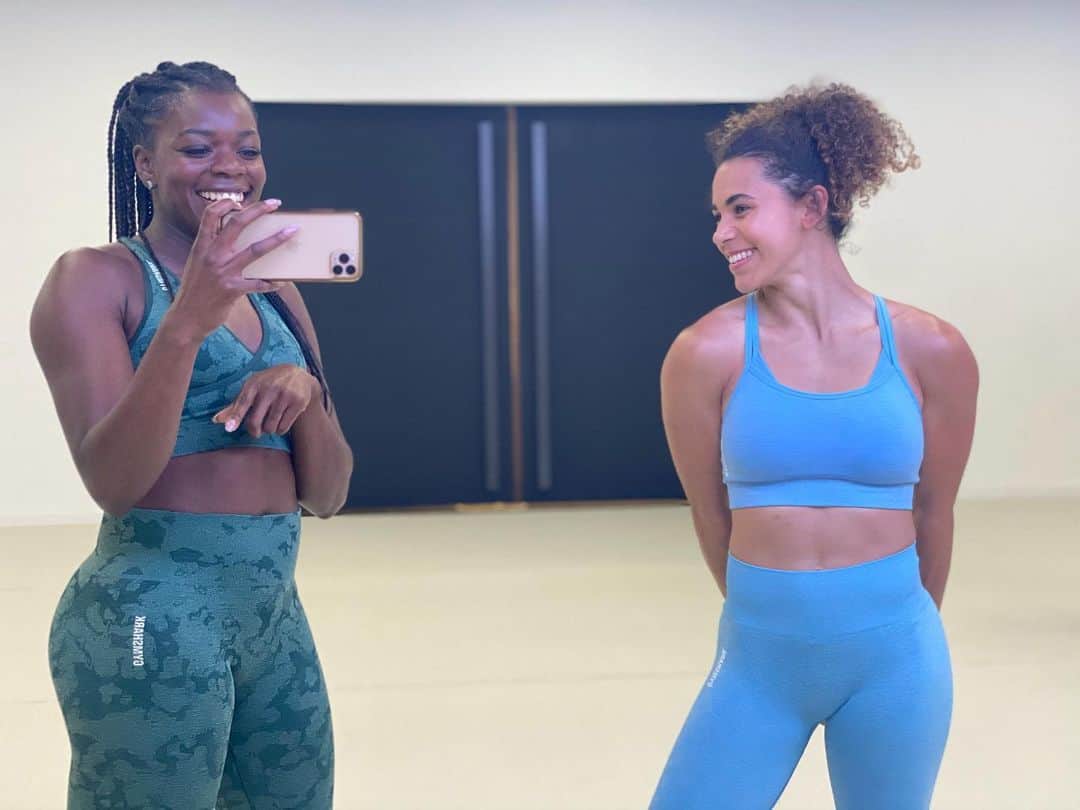 アシャ・フィリップのインスタグラム：「Cute girl flex’n 💁🏾‍♀️  @gymshark // @mollyts123   #Gymshark #Cute #Flex #Gymsharkwomen」
