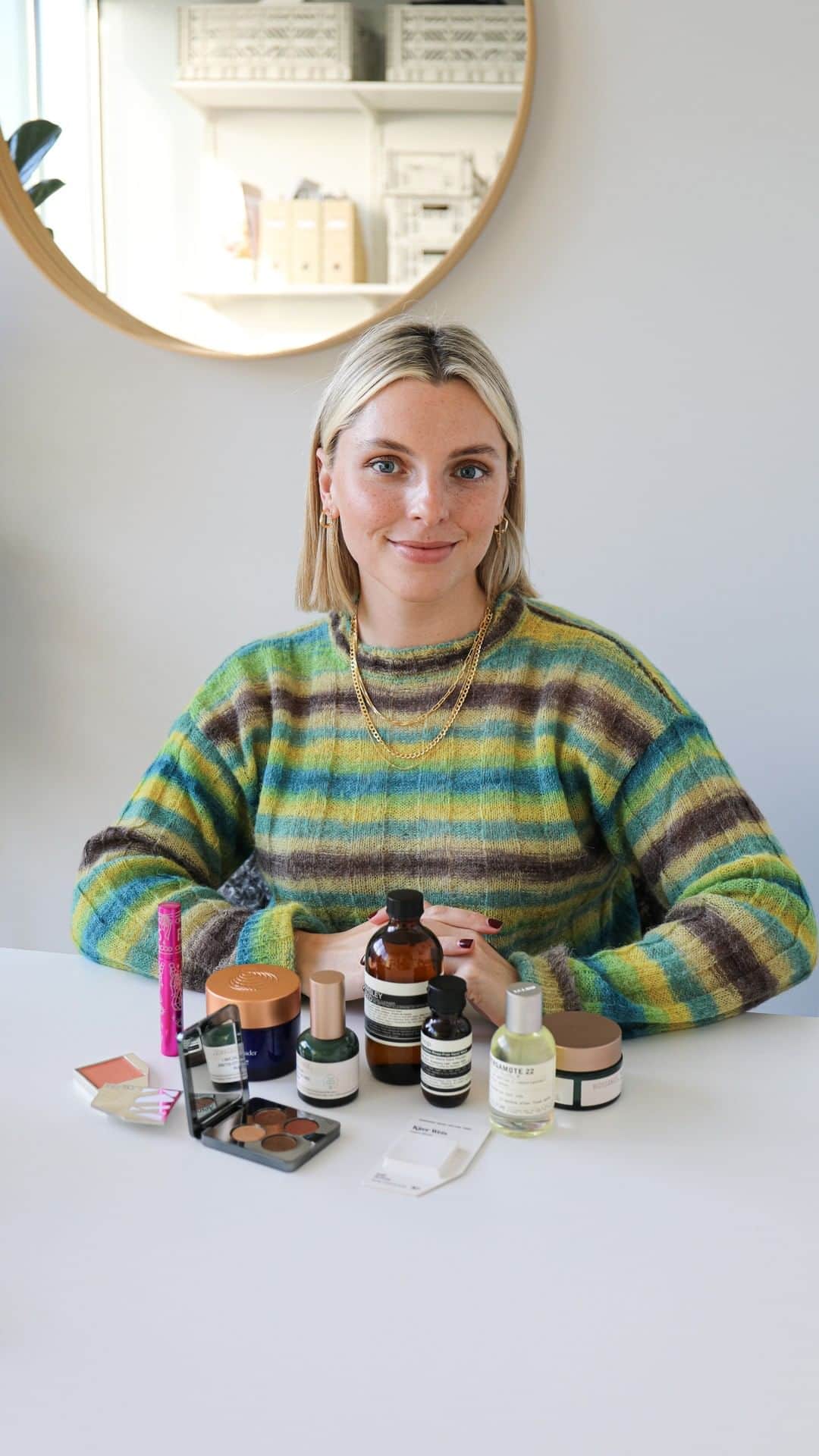 Estée Lalondeのインスタグラム：「@CultBeauty has it all when it comes to beauty and wellness. Here are some of my top picks from the website (it's so hard to choose because there are so many incredible products to choose from!)   ———————————————————  What are your favourite products available on Cult Beauty?   Pssst - Get 15% off a minimum £20 order using my code CBESTEE15   (Valid until November 21st, terms are on the website, brand exclusions apply).  ———————————————————  Shop my @cultbeauty items here: https://bit.ly/2IwjNao   ———————————————————  PRODCUTS MENTIONED:   FAIRYDROPS Scandal Queen Quattro Mascara  Kjaer Weis  Cream Blush Refill  Kjaer Weis  Cream Blush in Precious   Róen  Warm Eyeshadow palette  WETBRUSH Pro Detangling Comb  LE LABO Bergamote 22 - Eau De Parfum  BIOSSANCE 100% Squalane Oil  BIOSSANCE Squalane + Omega Repair Cream  AUGUSTINUS BADER The Cleansing Balm  AESOP Resurrection Rinse-Free Hand Wash  ———————————————————  Filmed/edited by @rebecca.munroe Jewellery @daisy_jewellery」
