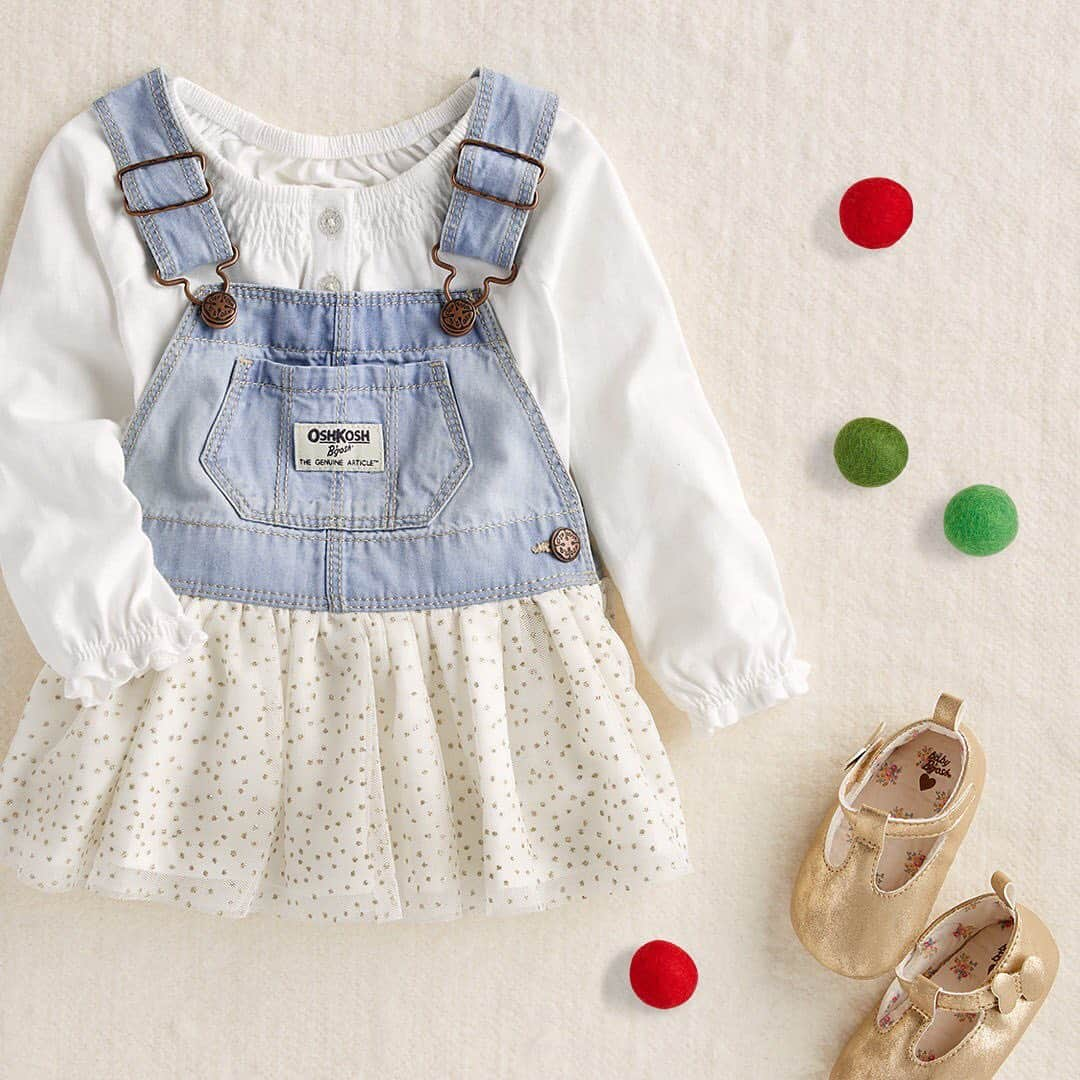 オシュコシュさんのインスタグラム写真 - (オシュコシュInstagram)「Oh my b’gosh — classic denim plus a sparkle tutu… and matching Mary Janes to boot! 😍 Perfect for a #goldenhour photo op. ✨ #worldsbestoveralls #babyjumper #sparkleandshine」11月19日 2時19分 - oshkoshkids