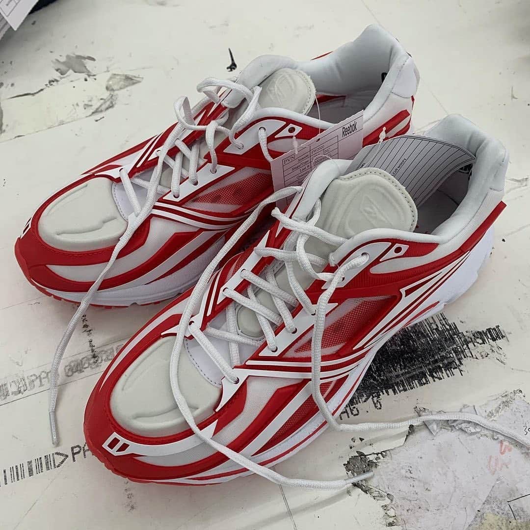 のインスタグラム：「KANGHYUK x REEBOK  PREMIER ROAD MODERN RED COLOR. New drop is now live! leclaireur.com  #Leclaireur #conceptstore #kanghyuk #kanghyukxreebok #reebok #sneakers」