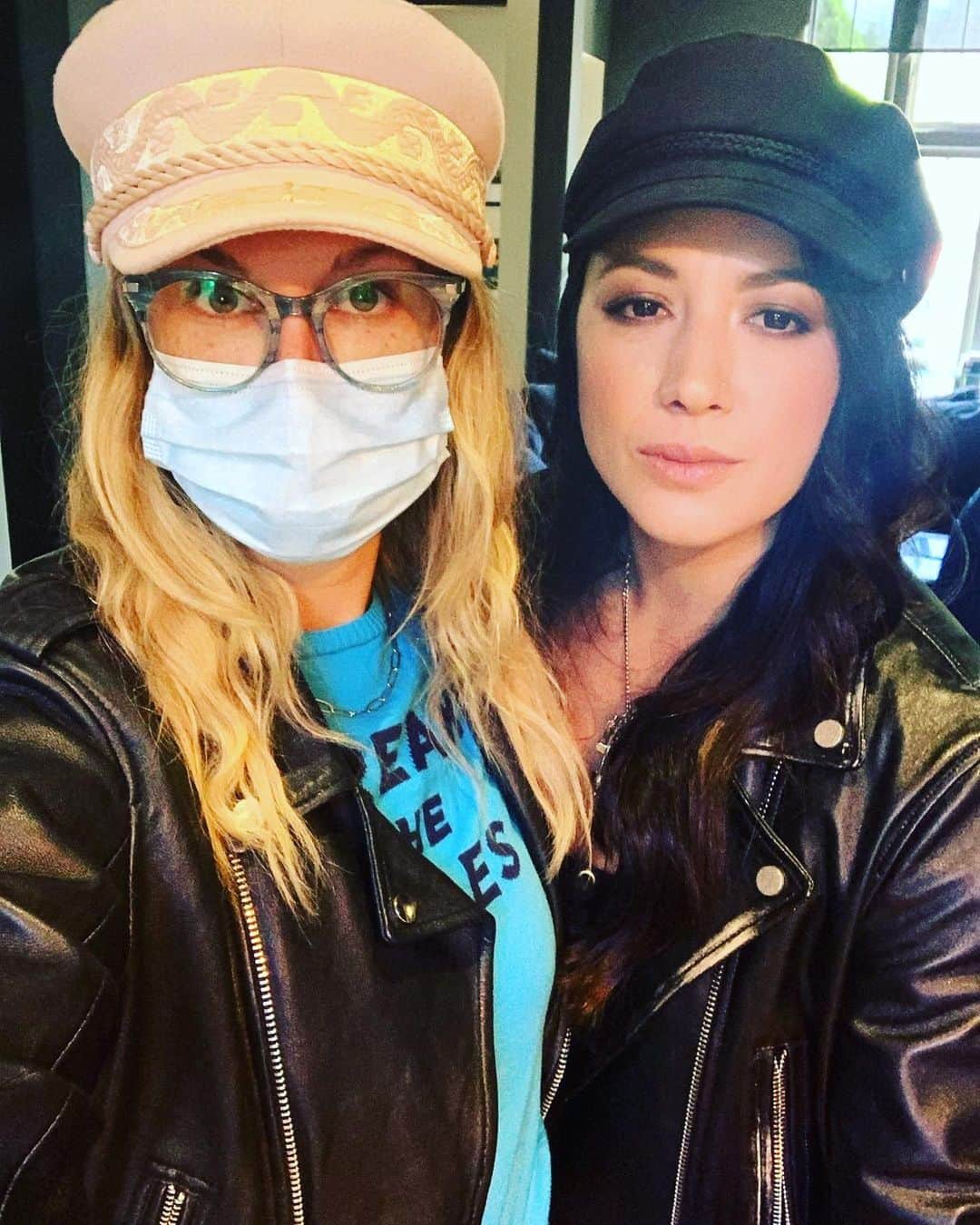 ミシェル・ブランチのインスタグラム：「Leather daddies 🕺🏻😷 @mrs_nashville」