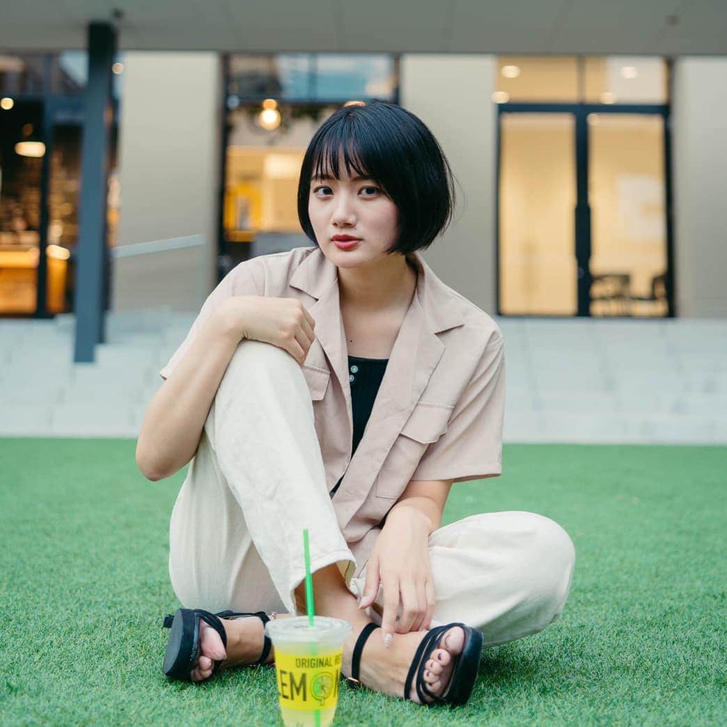 寺岡初音 のインスタグラム：「𝑷𝒐𝒓𝒕𝒓𝒂𝒊𝒕﻿ ﻿ ﻿ レモネード🍋﻿ ﻿ ﻿ 📸 @kiichannel ﻿ ﻿ #ポートレート #京都﻿ #レモネードバイレモニカ ﻿」