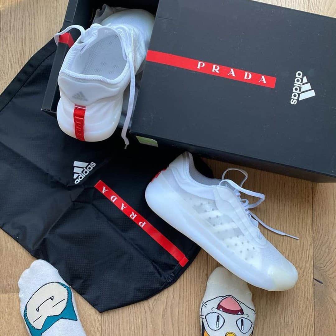 HYPEBEASTさんのインスタグラム写真 - (HYPEBEASTInstagram)「@hypebeastkicks: @sean_wotherspoon took to IG to show off a new @prada x @adidasoriginals sneaker. Via a short skate clip and a small selection of both on/off-foot shots, Wotherspoon provides our most detailed look yet at the style, a stripped-back silhouette that seems to pull its overall shape from archival Prada trainers while using new-age materials for a mix of past and present. Stay tuned for more info.⁠⠀ Photo: Sean Wotherspoon」11月19日 2時37分 - hypebeast