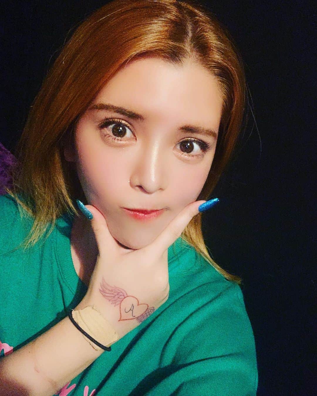 坂口杏里のインスタグラム：「カシェットオープンしてます♥️  09054307175  ↑何かあればこちらまで！ Bar Cachette (カシェット) 東京都新宿区歌舞伎町2-11-7 メトロビル4階 営業時間 1:00～7:00  お待ちしてますん💕 男性１時間3000円 女性１時間1500円 （飲み放題）  ライン交換、写メ撮ろ」