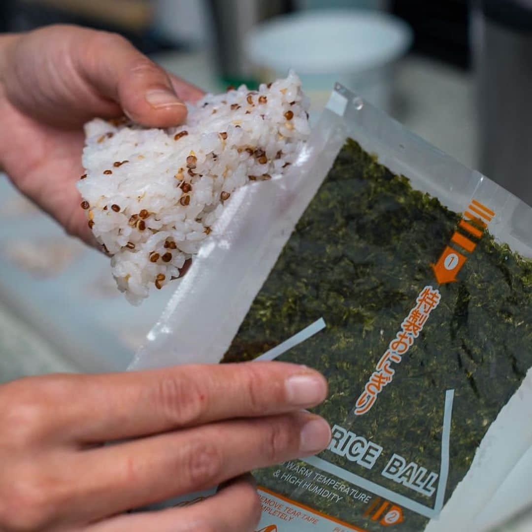 YAMAMOTOYAMA Foundedさんのインスタグラム写真 - (YAMAMOTOYAMA FoundedInstagram)「Only the finest nori creates top quality onigiri. We are excited @sayurioyamada chooses @yamamotoyama_usa nori seaweed for her new business @oyamada_onigiri  If you’re in New York, make sure to try some! 🍙 #yamamotoyama #oyamadaonigiri #oyamadaoriginalonigiri」11月19日 2時57分 - yamamotoyama_usa