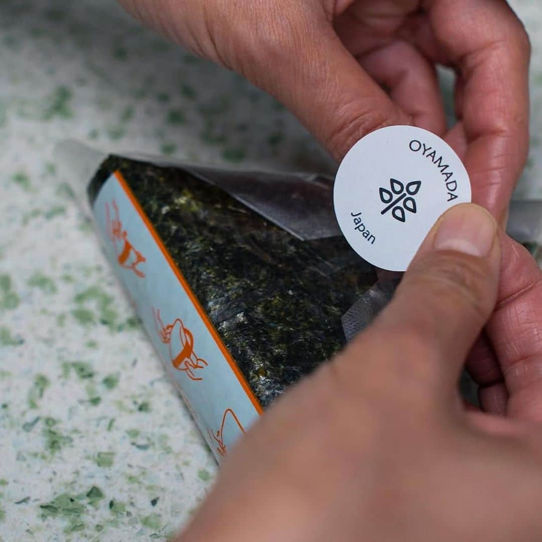 YAMAMOTOYAMA Foundedさんのインスタグラム写真 - (YAMAMOTOYAMA FoundedInstagram)「Only the finest nori creates top quality onigiri. We are excited @sayurioyamada chooses @yamamotoyama_usa nori seaweed for her new business @oyamada_onigiri  If you’re in New York, make sure to try some! 🍙 #yamamotoyama #oyamadaonigiri #oyamadaoriginalonigiri」11月19日 2時57分 - yamamotoyama_usa