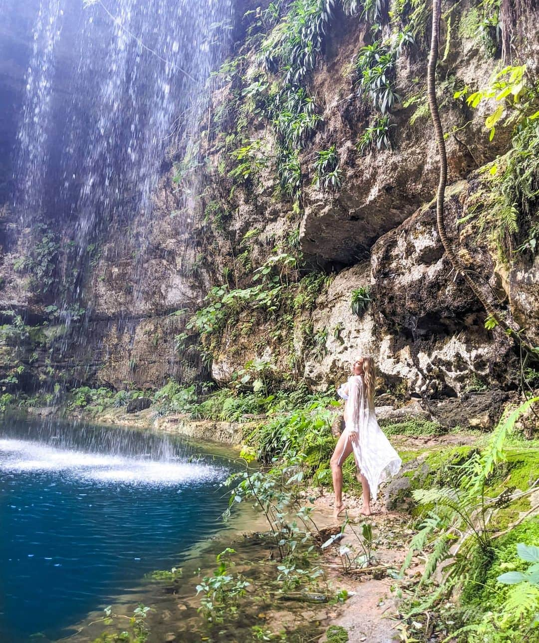 アリサ・ラモスさんのインスタグラム写真 - (アリサ・ラモスInstagram)「Wellp, not my best edit since brightening a dark hole in the ground is a bit difficult, but wanted you to get the full scope of how cool this Cenote is!!! . There's SOOOO many Cenotes, but this is the first one I've seen that has a waterfall flowing down into it! (Though I'm pretty sure they may have some water pipes at the top 😜). . It's located just a few minutes from Valladolid, so if you go there to see Cenote Suytun, try to check this one out too!  . There's a whole little village around it too where you can spend the entire day, for only about $10! . This may be my official 4th favorite Cenote now. Can anyone guess my number one that I'll post next?? . . . #saamal #saamalcenote #valladolid #mexico #yucatan #cenote #cenotes #MyLifesATravelMovie #beautifuldestinations #gltlove」11月19日 2時58分 - mylifesatravelmovie