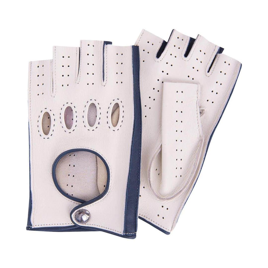 マッツォレーニさんのインスタグラム写真 - (マッツォレーニInstagram)「JACKIE #FINGERLESS #DRIVINGGLOVES #IVORY AND #COBALT」11月19日 3時07分 - mazzolenigloves