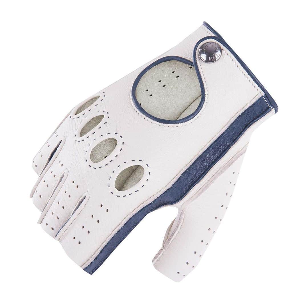 マッツォレーニさんのインスタグラム写真 - (マッツォレーニInstagram)「JACKIE #FINGERLESS #DRIVINGGLOVES #IVORY AND #COBALT」11月19日 3時07分 - mazzolenigloves