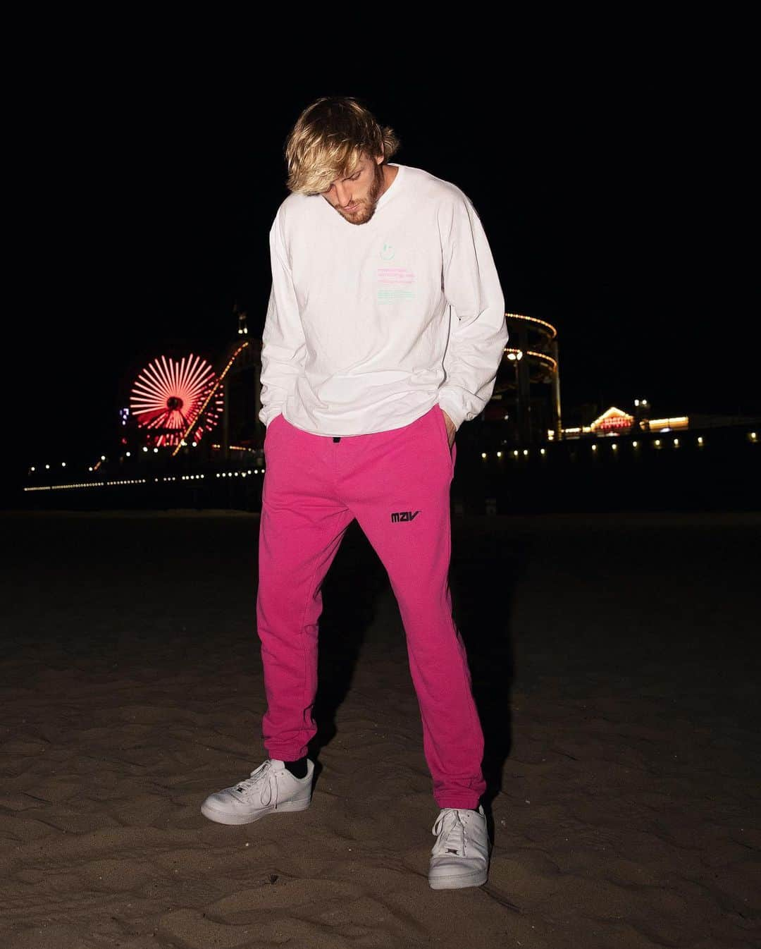 ローガン・ポールさんのインスタグラム写真 - (ローガン・ポールInstagram)「NEW DROP IN 48 HOURS @MAVERICKCLOTHING」11月19日 3時20分 - loganpaul