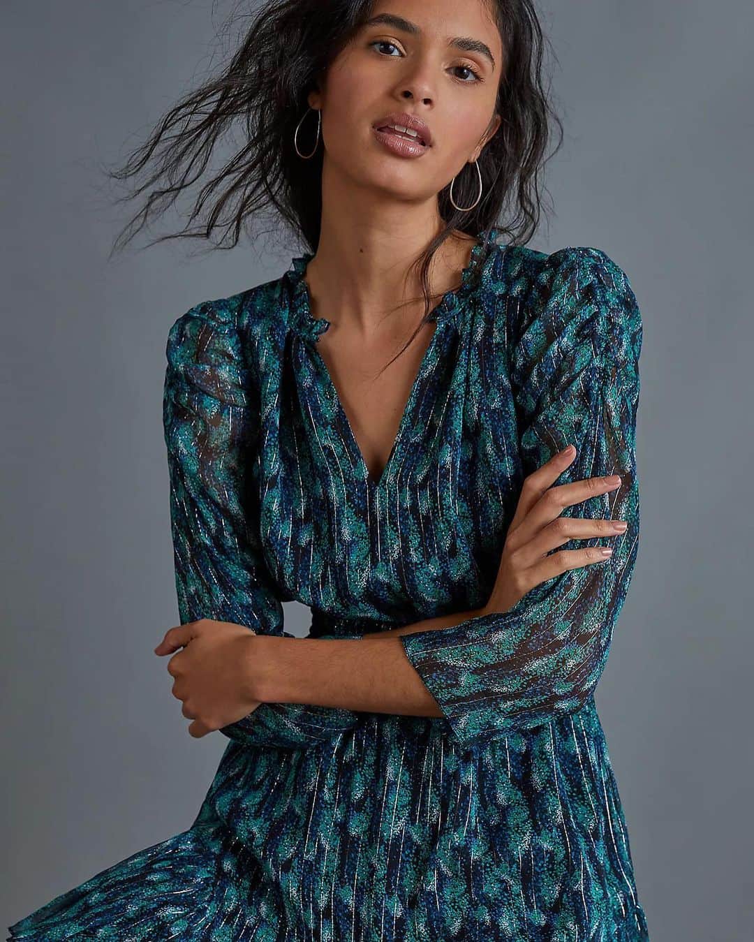 のインスタグラム：「Mid-week pick me up! Head to @Anthropologie to see their newest arrival. #shoshanna #anthropologie #metallic」