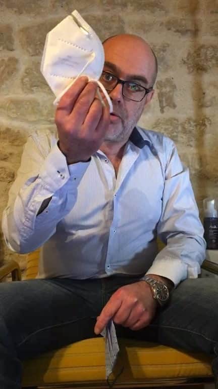 Melvita Officialのインスタグラム：「Depuis le port obligatoire du masque, notre peau est mise à rude épreuve ! Voici les conseils de Melvita pour sauver sa peau! Prenez soin de vous !」