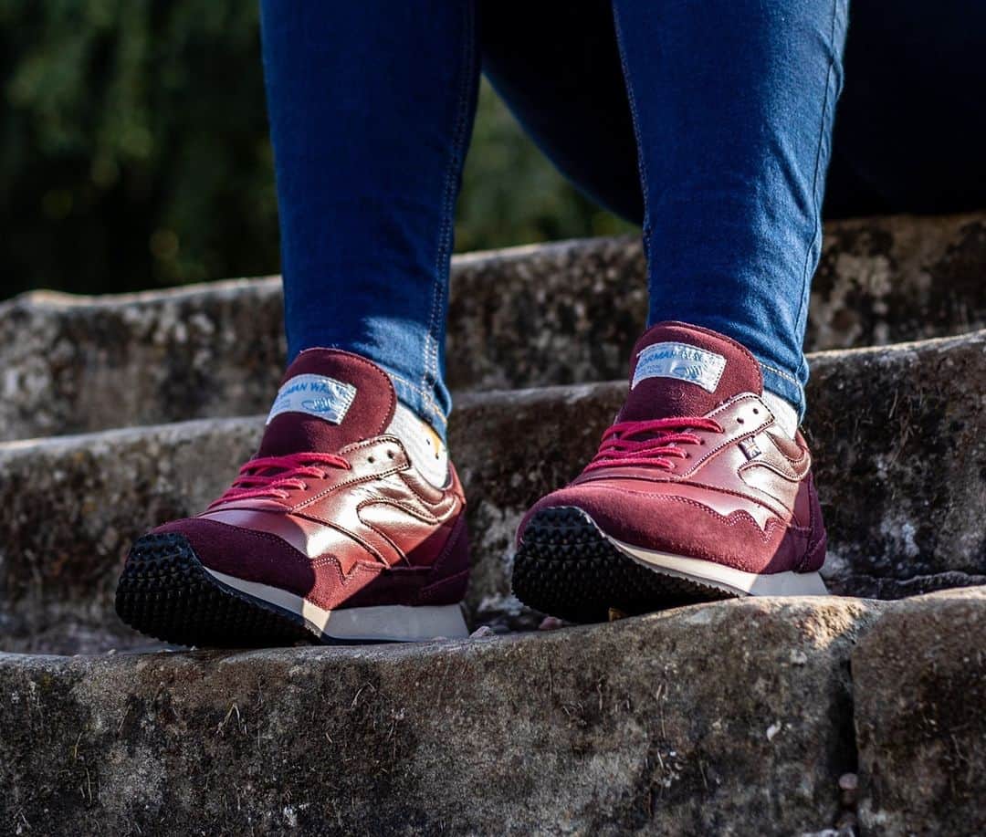 ウォルシュのインスタグラム：「The Ensign Classic Conker is a perfect pairing this Autumn!🙌 Plus, get a pair from our Ensign Range in the Black Friday Sale 👀 . . . #normanwalshuk #normanwalsh #britishmanufacturing #madeinbritain #ukmfg #shoes #footwear #sneakers」