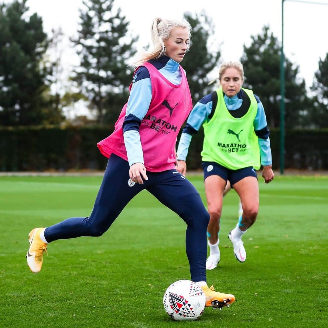 マンチェスター・シティFCさんのインスタグラム写真 - (マンチェスター・シティFCInstagram)「Pre-Derby Deja Vu! 💪💙 #mancity」11月19日 3時30分 - mancity