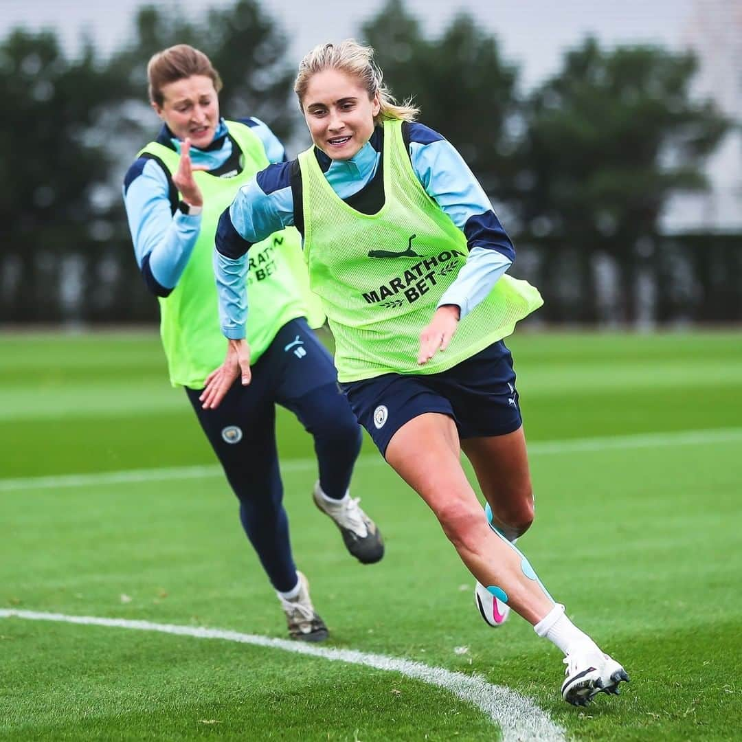 マンチェスター・シティFCさんのインスタグラム写真 - (マンチェスター・シティFCInstagram)「Pre-Derby Deja Vu! 💪💙 #mancity」11月19日 3時30分 - mancity