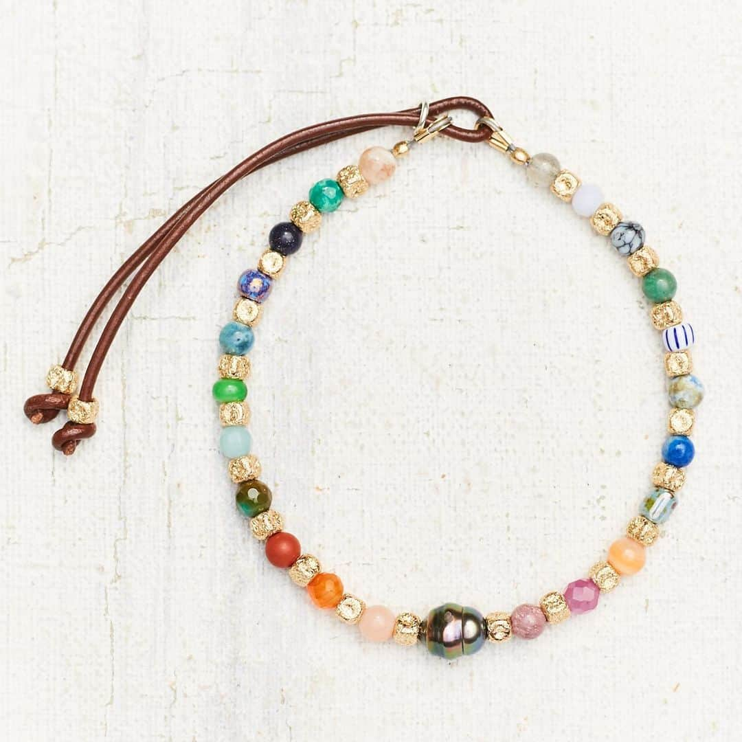 キャサリン ミッシェルさんのインスタグラム写真 - (キャサリン ミッシェルInstagram)「The Laurel Bracelet ⭐️Tahitian pearl with gold cubes and rainbow beads and precious stones. Each is different. Named after my beloved American daughter. #youknowyouwantit #gold #rainbow #bracelet #layering #jewelry #finejewelry #madewithlove #tahitianpearls #colors #arc-en-ciel #cadeau #madewithaloha #madeinhawaii」11月19日 3時39分 - catherinemichiels