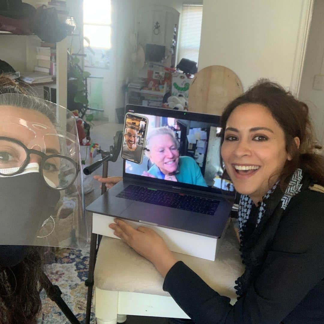 ヤスミン・アル＝マスリーのインスタグラム：「Auditions in the times of #covid_19 😂 nothing stopping me .. not when I am surrounded with the best artists in the world .. love u @respectfulleigh @tateellington @carolinelabaki #nostopping #actor #artists where ever u are, what ever u are doing.. the technology and the virus can not stand between us and our craft.. our people who need to be inspired and connect with their human self more then ever .. #fun !!!」