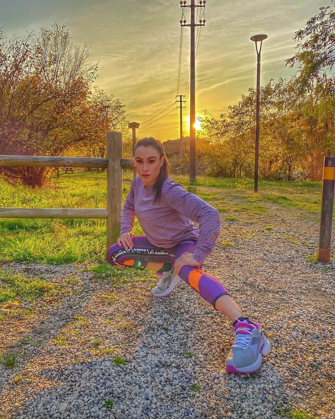 バネッサ・フェラーリのインスタグラム：「Segui nelle stories il mio modo di vivere lo sport❣️😉👌 Ed il tuo, qual'è? 🤔🔥  #thestepmanifesto #diadora #diadorasport @diadoraofficial  #vanessaferrari #landscape」