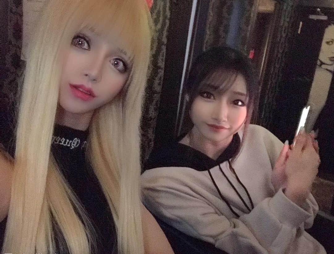 侑季美怜のインスタグラム：「あかりちゃん❤️❤️  最近よく一緒にいる💓  そして酔ったらお互い褒めまくってるの草」