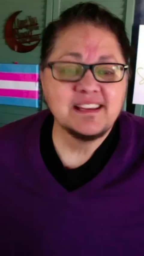 ケリー・オズボーンのインスタグラム：「Listen in as Eli shares what this is all about! Trans Joy!! We could use more of this! @beingelirigatuso #transtakeover #transawarenessweek #queer #transmasculine #transjoy #speakingofhappy #twospirit #indigenous #native #menominee #midwest #omaha #DistrictTwoNebraska #BeYou #BeProud #MoreThanAHashtag #SpeakingOfHappy」