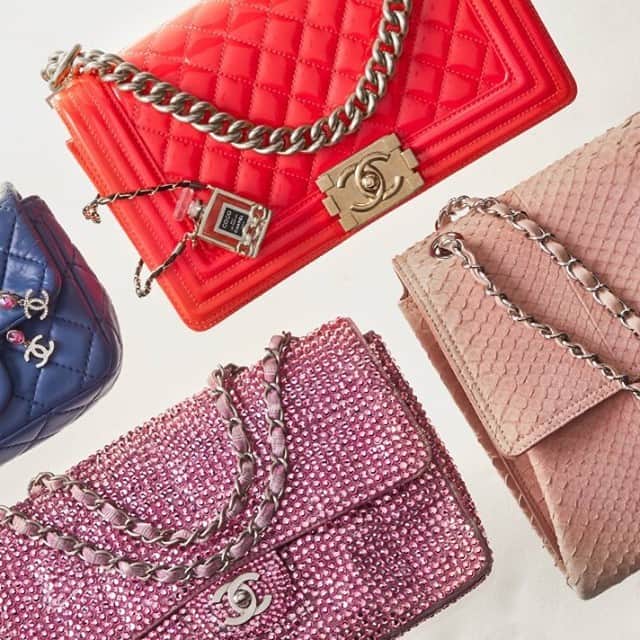 GILTのインスタグラム：「Do we even have to say it? Vintage #Chanel Flap Bags are here. Tap the link in bio to shop.」