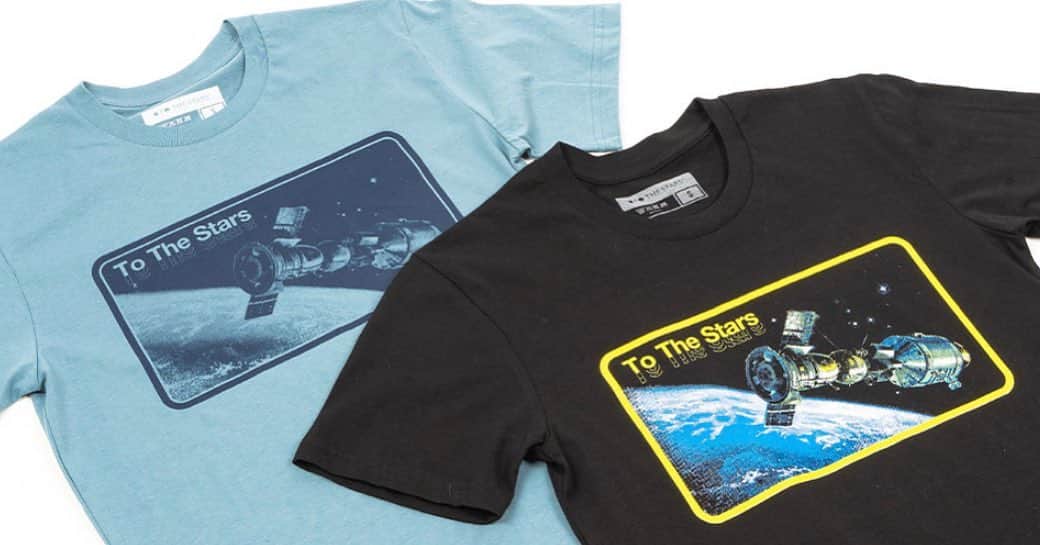 トム・デロングさんのインスタグラム写真 - (トム・デロングInstagram)「New t-shirts from @tothestars.media that literally keep you 100% safe while in space.」11月19日 5時09分 - tomdelonge
