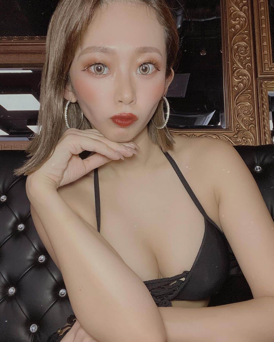 otoのインスタグラム：「イベント翌日もご新規さんやイベントに 参加してくださった常連さんも来てくださって とってもわいわいした1日になって 楽しかった😌💗💗 今日もありがとうございました🥰 . 19はお休み頂いてます🌿 . #burlesque#burlesqueosaka#osaka #バーレスク#バーレスク大阪#大阪 #梅田#北新地#映えスポット#インスタ映え #水着#切りっぱなしボブ#ボブ#ボブヘア #谷間#ギャル#清楚#アイドル」