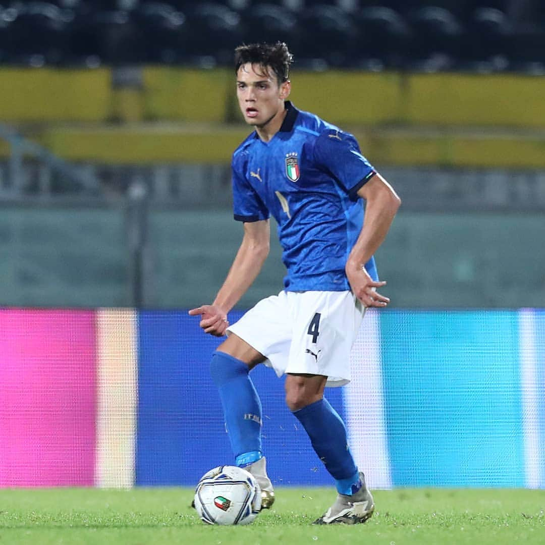 エンポリFCさんのインスタグラム写真 - (エンポリFCInstagram)「Il nostro Samuele Ricci in campo con l'#Under21 🇮🇹 nel successo per 4⃣-1⃣ contro la Svezia 🇸🇪 nell'ultima sfida di qualificazione all'Europeo  #ItaliaSvezia #U21ItaSve #U21EURO #Azzurrini #VivoAzzurro」11月19日 5時14分 - empoli_fc_official