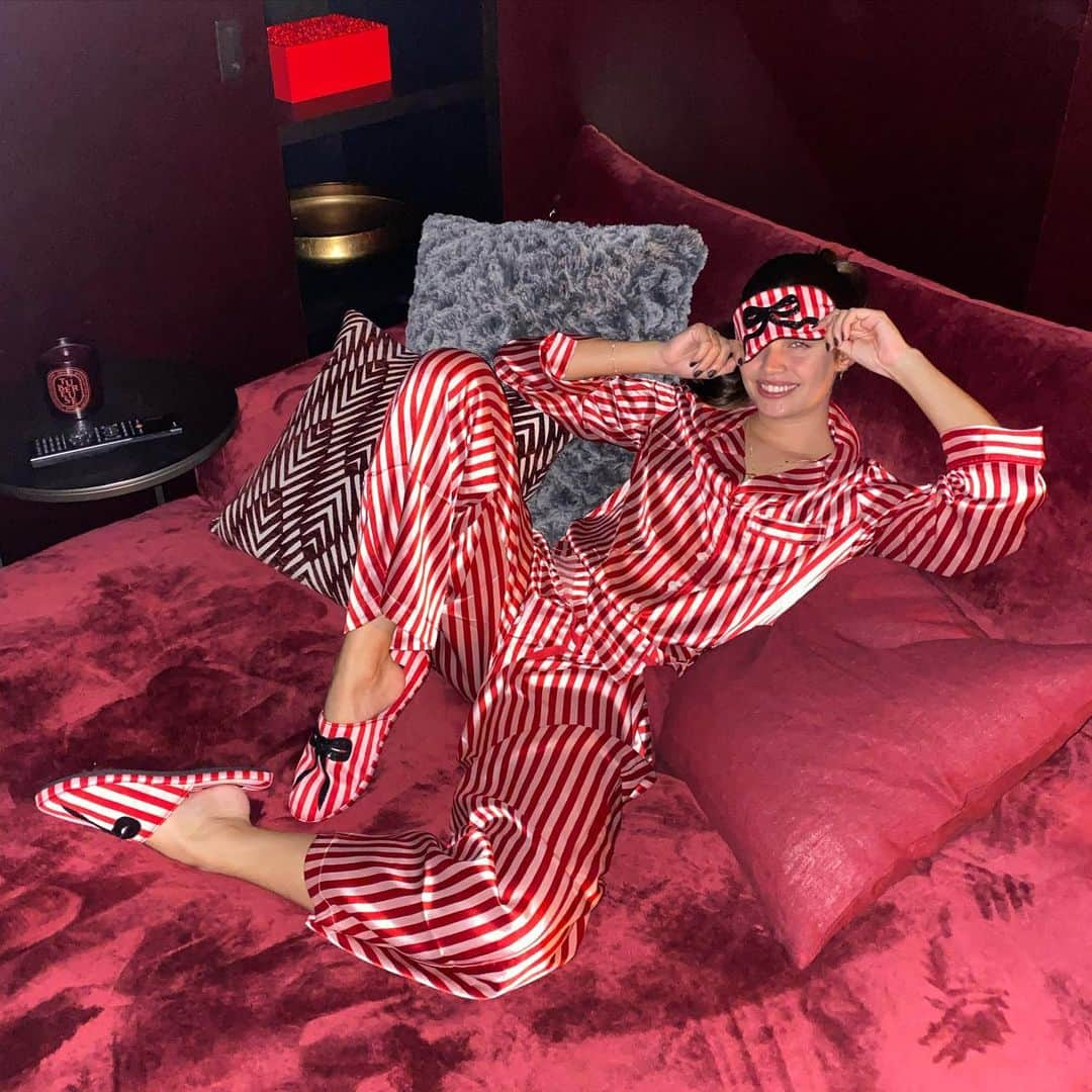 サラ・サンパイオさんのインスタグラム写真 - (サラ・サンパイオInstagram)「It’s pj season! I mean who am I kidding, it’s pj season all year long. Getting all cozy @victoriassecret for a movie night #partyofone #victoriassecret #pjparty」11月19日 5時17分 - sarasampaio