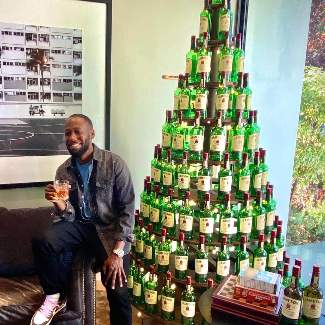 のインスタグラム：「Fun Fact: No one does the Holidays like me!   #jamesonpartner @jameson_us」