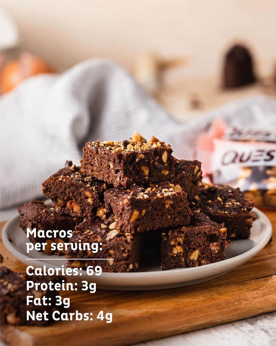questnutritionさんのインスタグラム写真 - (questnutritionInstagram)「Try these Peanut Butter Crunch Brownies using Snack Bars! 👌😋😍 👉SWIPE THROUGH📲 • Preparation: Preheat the oven to 350°F & prepare a 6x6 inch brownie pan with parchment paper both ways for easy removal. 📝 • Baking Time: 10-12 minutes. The edges will start to harden but the center will still be soft and that’s when it’s done. Let cool completely before cutting into 16 squares & serving. 👩‍🍳👨‍🍳 🧑‍🍳  • Ingredients: 👉 1 scoop Quest Chocolate Milkshake Protein 👉 2 Quest Peanut Chocolate Crunch Snack Bar 👉 ¼ cup almond flour 👉 2 tbsp oat flour 👉 ¼ cup unsweetened cocoa powder 👉 ¼ cup zero calorie sweetener 👉 ⅛ tsp salt 👉 1 egg  👉 ¼ cup unsweetened applesauce 👉 1 tsp vanilla extract  Enjoy!!! 👌 • #OnaQuest #QuestNutrition」11月19日 5時33分 - questnutrition