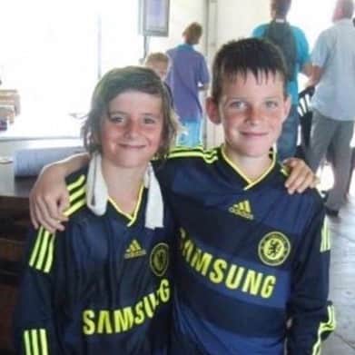 F2Freestylersのインスタグラム：「England 2-0 up at half time and these 2 on the scoresheet. From @chelseafc U9 to @england 💙⚽️🤝」