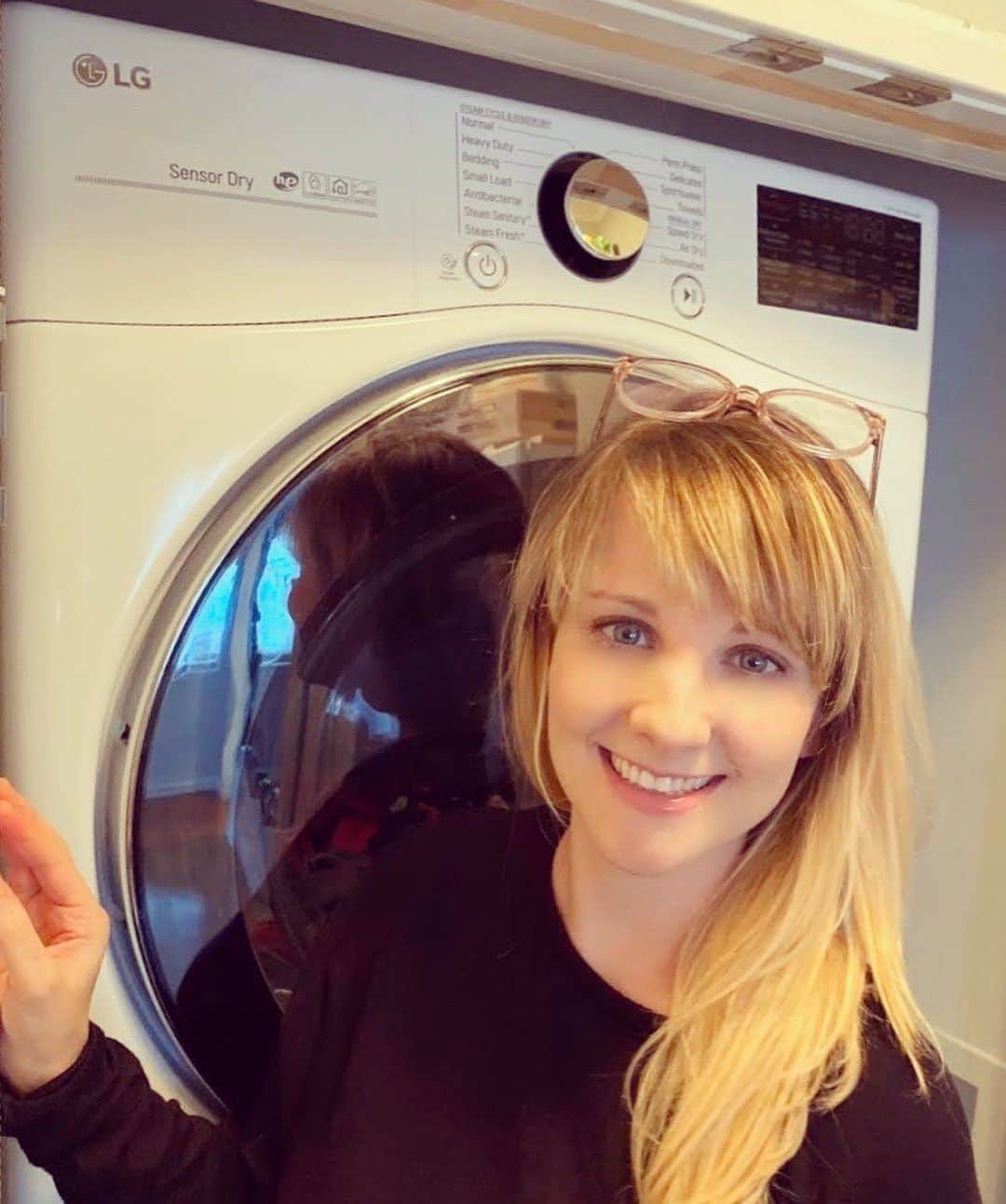 メリッサ・ラウシュのインスタグラム：「I am SO excited to partner with @lgusa to supply @childrensla with some awesome LG appliances! I've always loved my LG washer/dryer, so I was thrilled that when I asked if they would help me hook up the amazing Children's Hospital LA with some new washing machines....they rose to the challenge for our incredible health care workers! #LG #ad」
