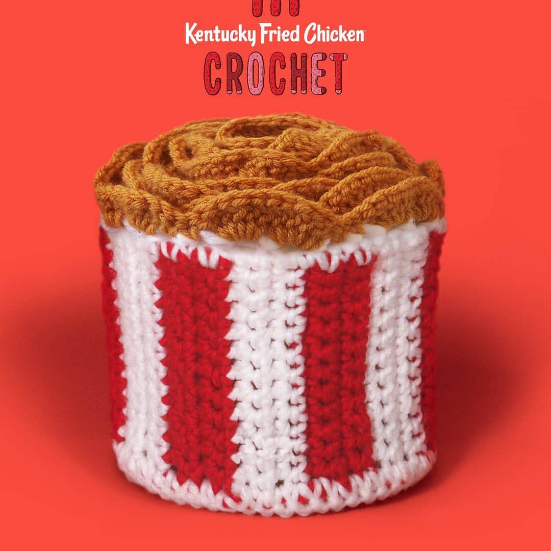 Phil Fergusonのインスタグラム：「If you are thinking, “Well, Phil, I want to make things that I can wear!” then here is a really easy pattern to make your own #KFCcrochet Chicken Neck Scarf! It can be a nice striped scarf OR you can roll it up and have a little crochet bucket to display around your home!   Try it out! (Link in bio)  #sponsorship @kfc」