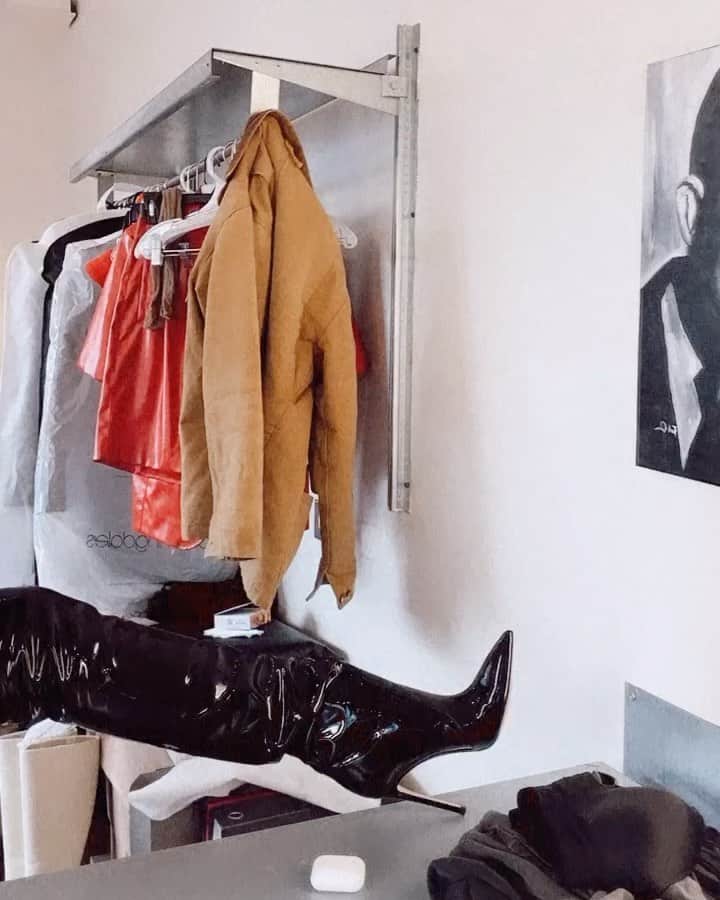 Julia Michaelsのインスタグラム：「See you tonight :)」