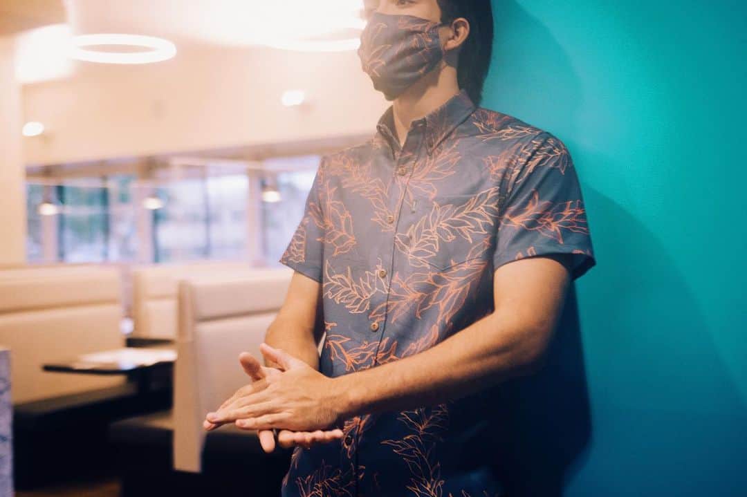 Zippy's Restaurantsのインスタグラム：「Zippyʻs x Ari South Kaʻōpua Shirt (Available on #BlackFriday on Zippys.com) Printed and handmade in Honolulu, the Kaʻōpua is Ari South's modern take on the classic aloha shirt featuring a slim fit and a scoop bottom, adorned with Ari Southʻs Maile  print in Zippyʻs orange and grey colorway. * Regular sizing * No shrinkage * Classic Coconut Buttons * Button Down Collar * 100% Polyester Zanzibar * Machine wash, tumble or hang dry, warm iron when needed.」