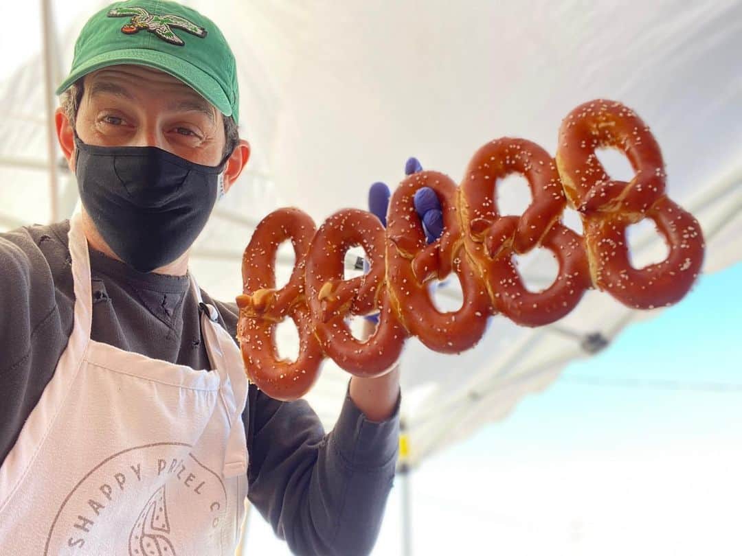 アダム・シャピロのインスタグラム：「The pretz is 🔥 today. @shappypretzel」