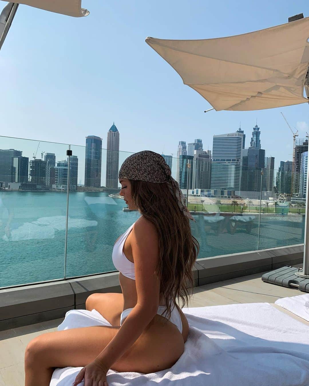ファニー・リックマンのインスタグラム：「Tuned in 🧘🏻‍♀️」
