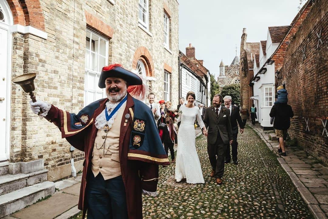 ミナさんのインスタグラム写真 - (ミナInstagram)「Laura and Ian decided to get married despite the pandemic and they're happy they did. ❤️ You can read about their intimate wedding during Covid-19 in our blog. Link in bio.⁠ ⁠ "Obviously it is down to personal choice, but for those teetering on whether they should go ahead with an intimate ceremony now and party large later due to Covid-19, I would say go for it. Our wedding day was a very unique and special experience. It became solely about our union. Our suppliers were incredibly flexible, supportive and creative which made our process quite straightforward. I think most suppliers have to work this way now and they honestly want you to have the best day ever."⁠ ⁠ Photography: @matildadelvesphotos⁠ ⁠」11月19日 15時45分 - indiebride.london