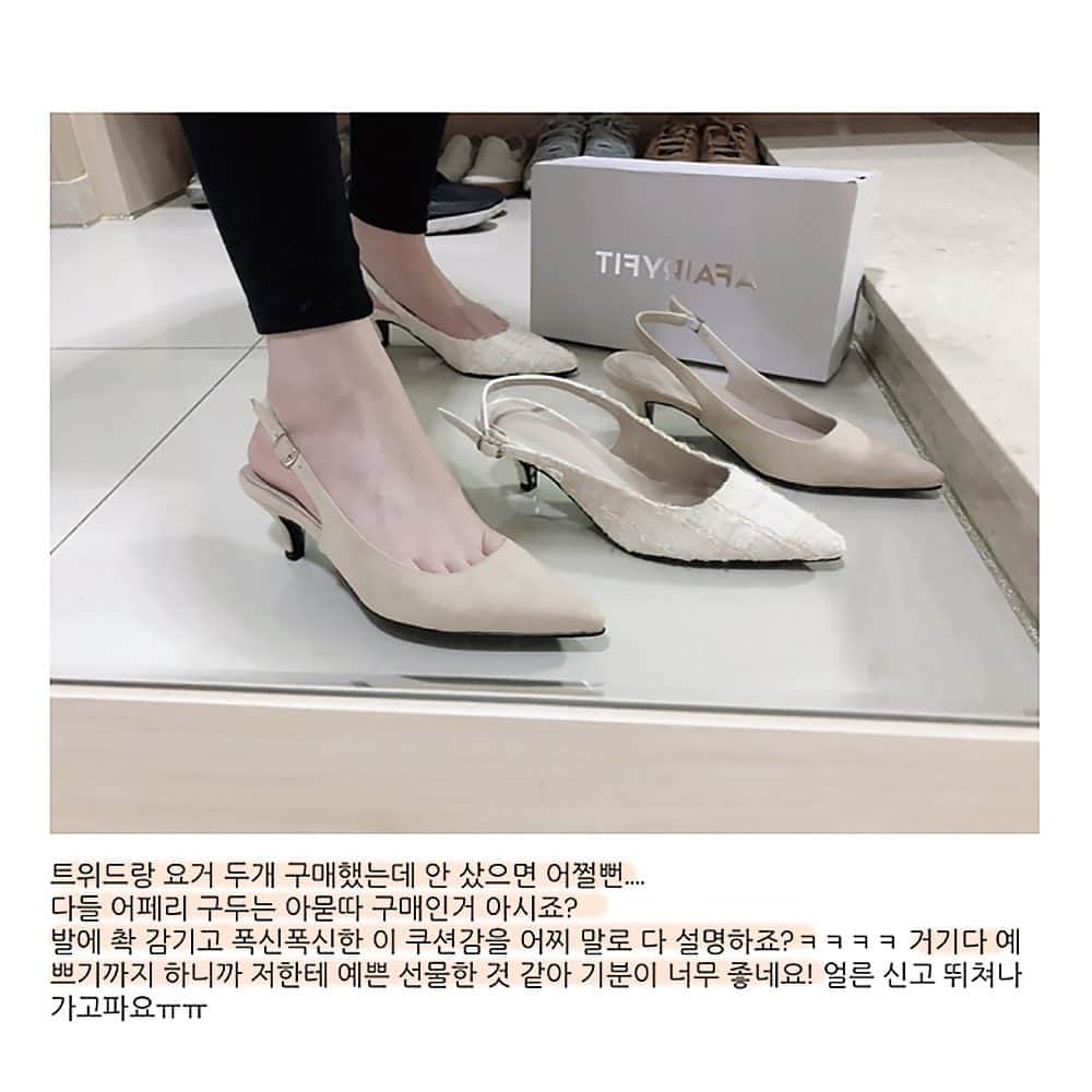 カン・ヘヨンさんのインスタグラム写真 - (カン・ヘヨンInstagram)「정독 필수👠  걷다가 벗겨지지 않아요. 발가락이 말리지 않아요. 발바닥이 아프지 않아요. 끈이 흘러내리지 않아요.  뒤로 넘기시면 고객님들 ‘실리뷰’ 도 있어요😊 발볼 넓으신 고객님들도, 발가락이 긴 고객님들도, 무지외반증 고객님들도, #임산부 고객님들도  여자라면 일단 다 신어보자구요✨ 아. 참. 그래도. 디자인은 하나이다보니 모든 발에 다 맞을수는 없어요. 분명 저희 #슬링백 도 아프거나 불편한 고객님들이 있어요. 그치만 90% 이상이 만족해주시는. 가장 사랑받는 시그니처 자체제작 슈즈입니다. 사이트에 더 많은 리뷰들이 있어요. 사이트에 #착용 사진 과 #리뷰 넘처 흘러요.  내일 낮 12시. 금요일! 오픈입니다!」11月19日 15時56分 - mangdoo_noona