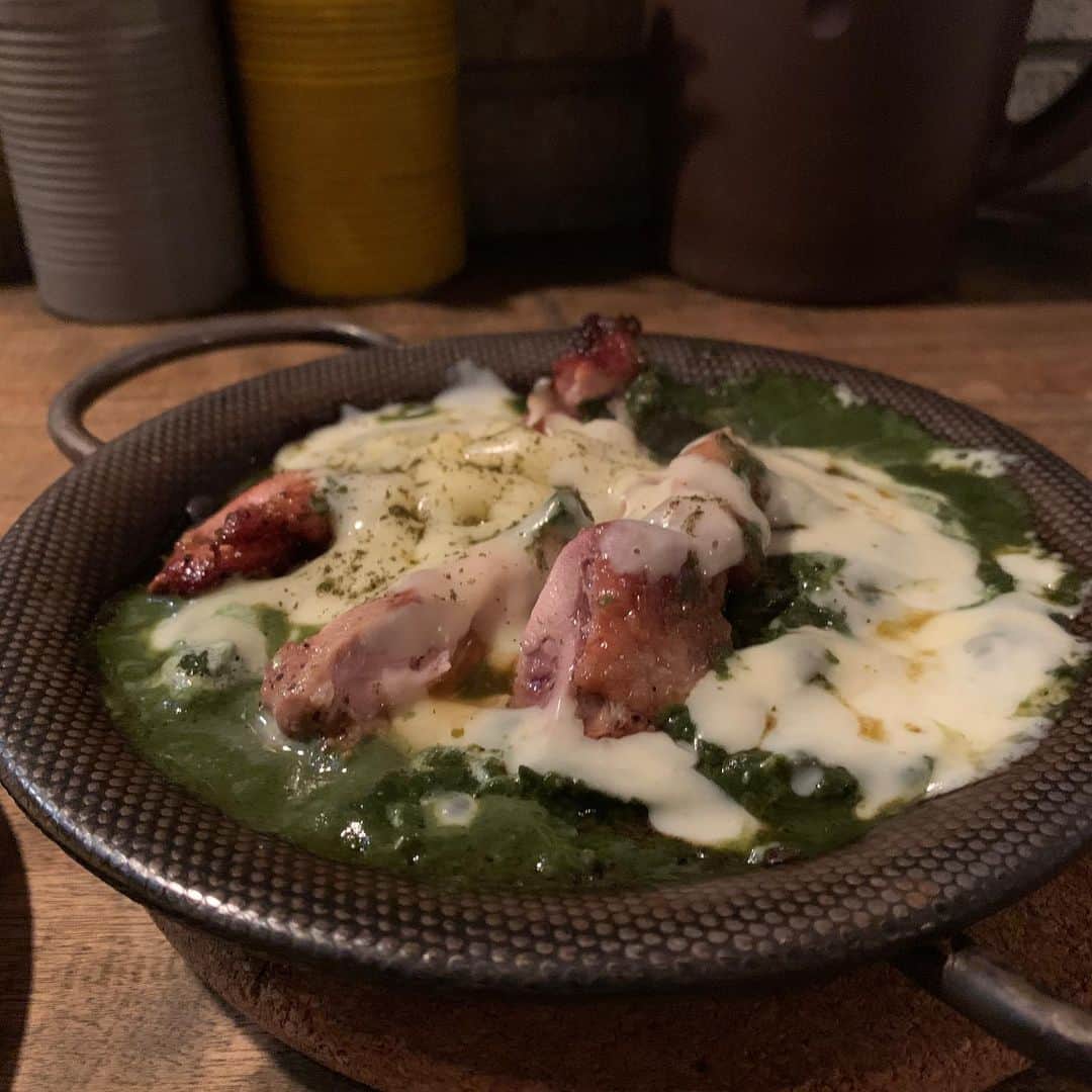 のインスタグラム：「仕事の合間で原宿に行く。衣装さんに教えてもらったカレー屋さんヨゴロウ そしてトイサピエンス に行ったら僕も娘も好きなスヌーピーの売り場が出来てた！このカバン買ってあげたかったけど嫁さんに聞いたらいらんと言われた！この後18時からダイアン津田のゴイゴイスーチャンネル新しい動画公開しますからぜひ見てねん。 #ヨゴロウ #スヌーピー #ダイアン津田のゴイゴイスーチャンネル #ゴイゴイスー」